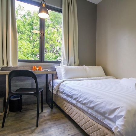 Chariton Hotel Alma Букит Мертаджам Екстериор снимка