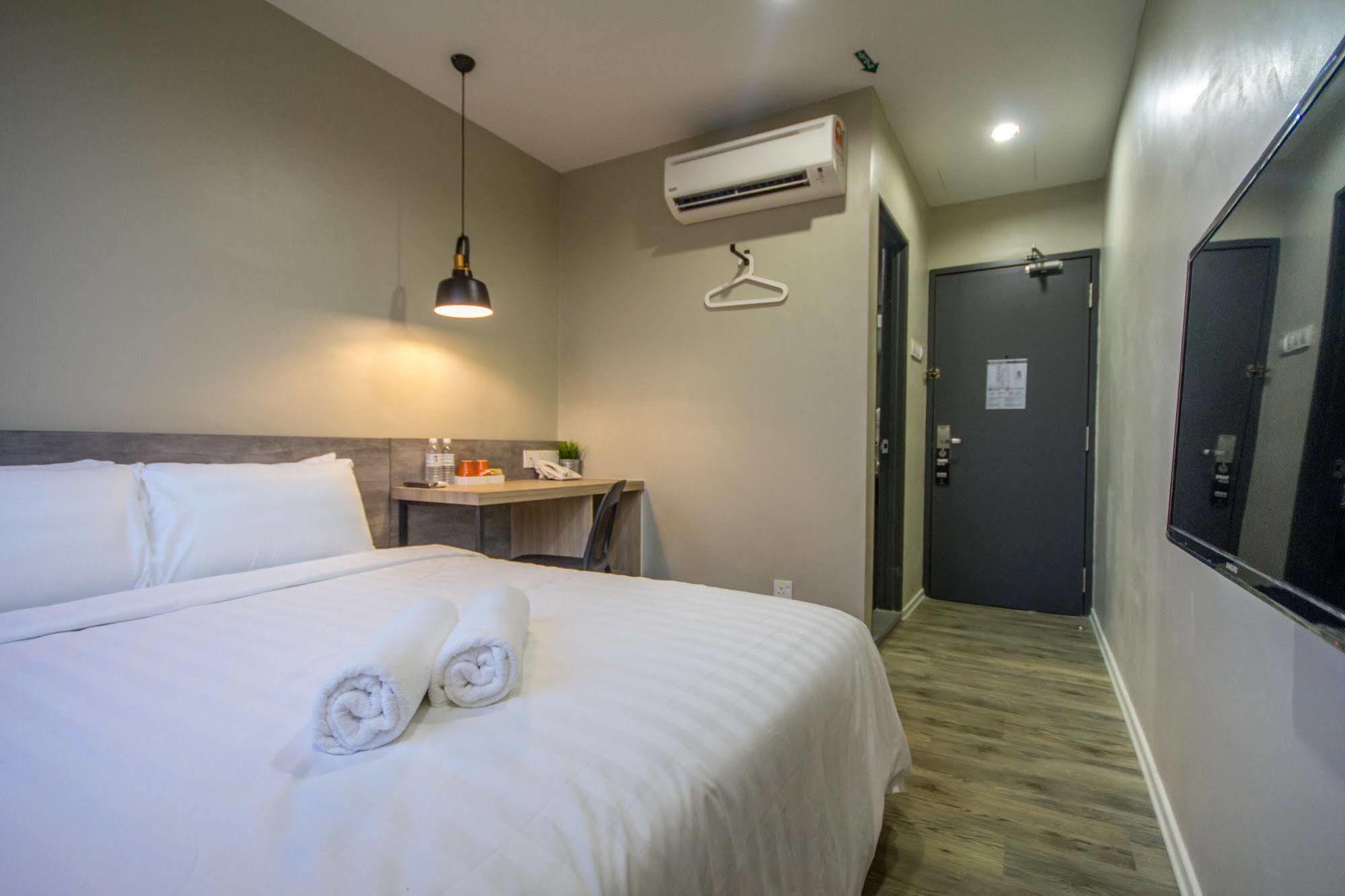 Chariton Hotel Alma Букит Мертаджам Екстериор снимка