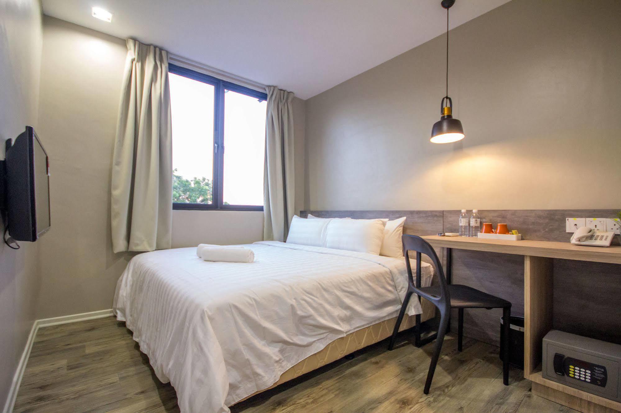 Chariton Hotel Alma Букит Мертаджам Екстериор снимка