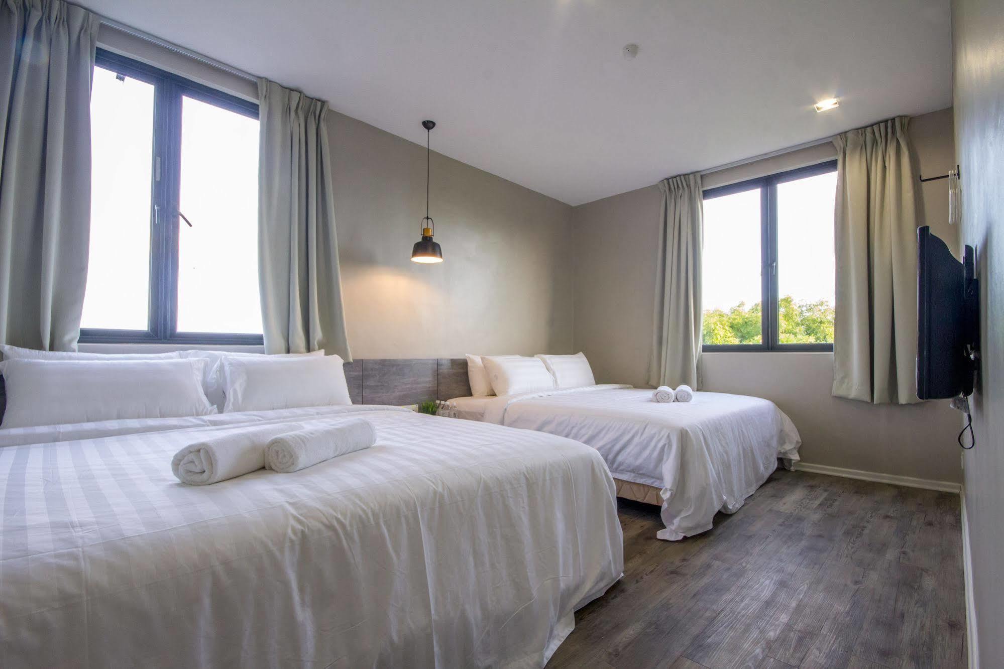 Chariton Hotel Alma Букит Мертаджам Екстериор снимка