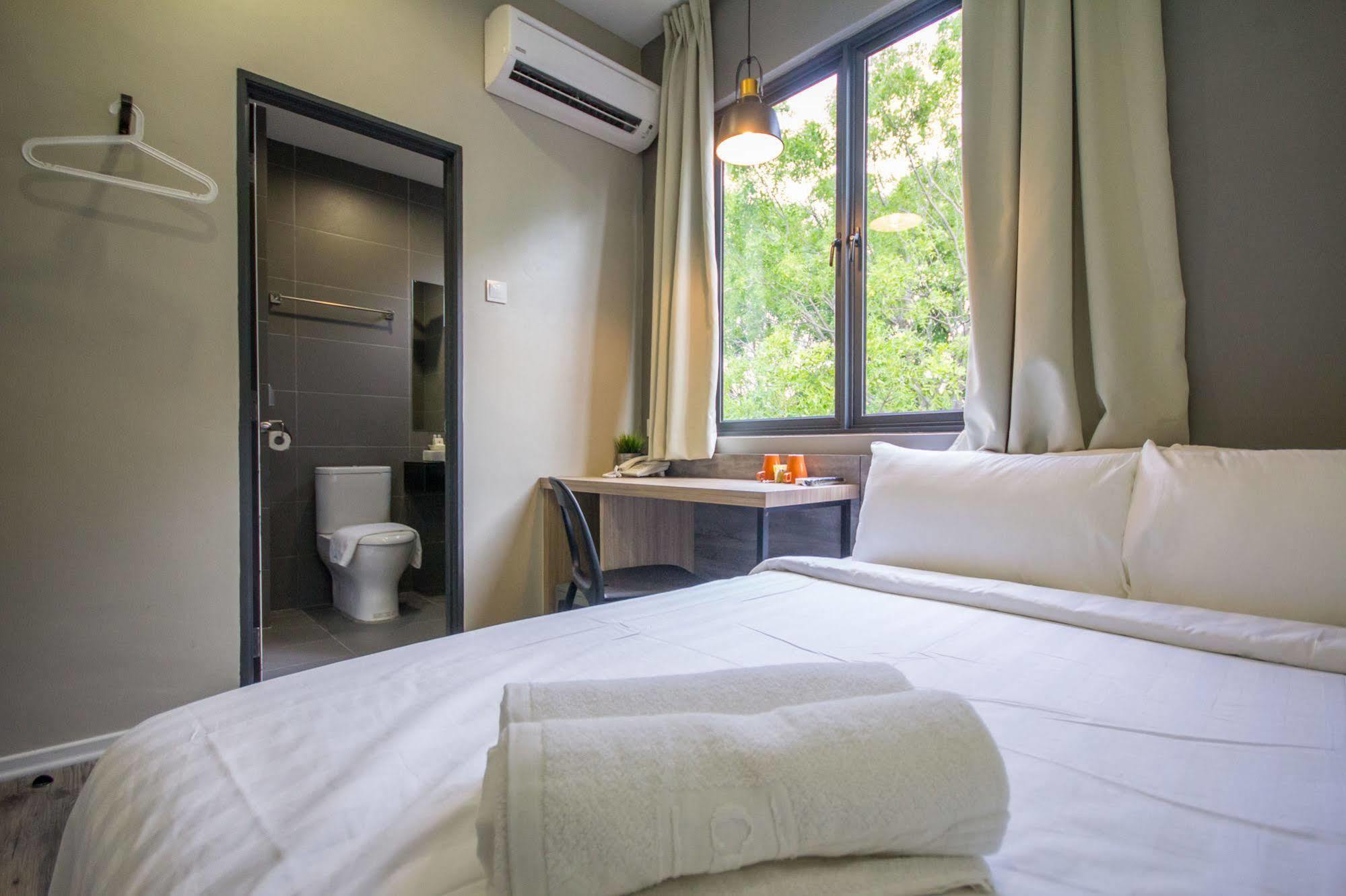 Chariton Hotel Alma Букит Мертаджам Екстериор снимка
