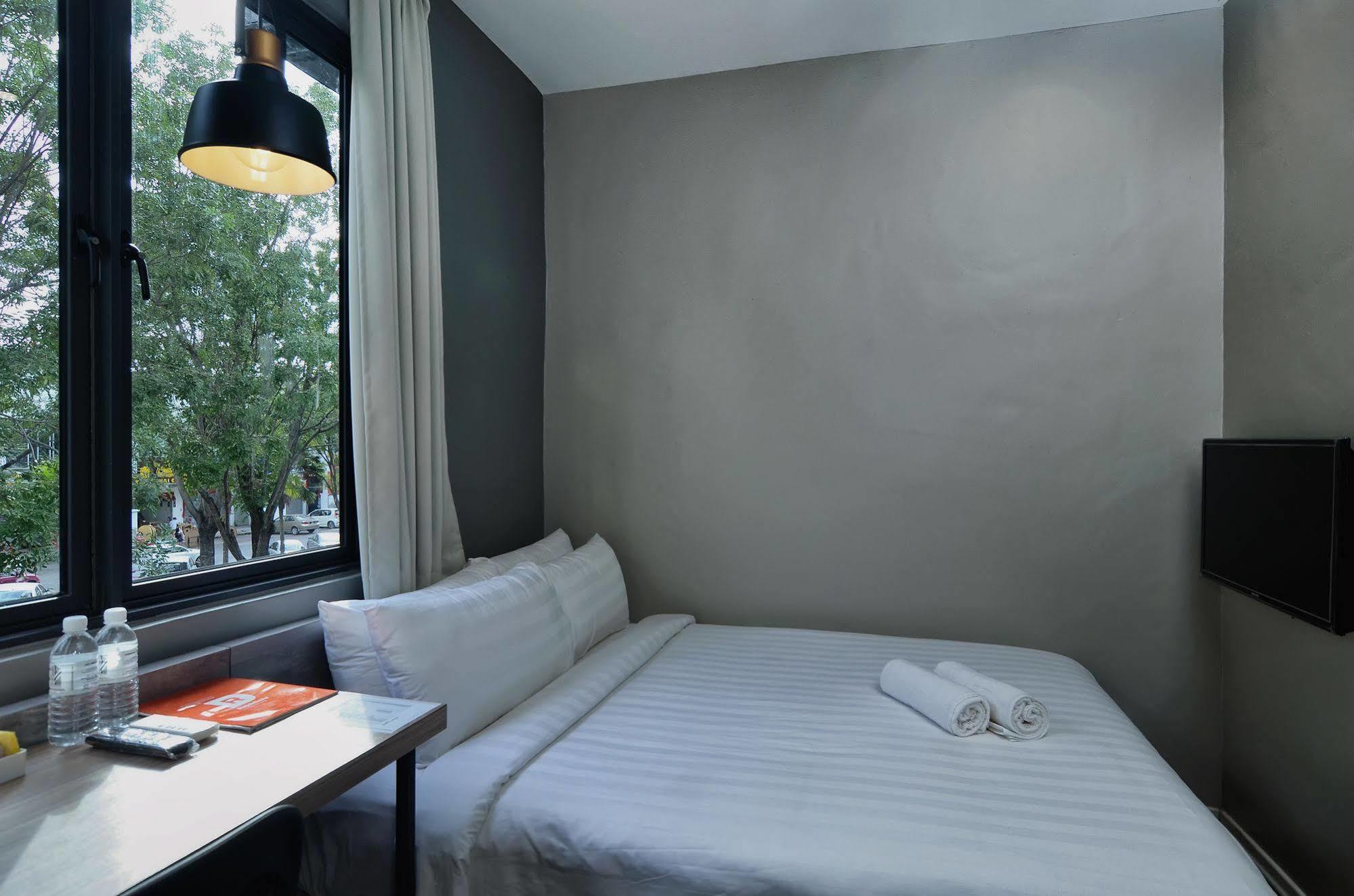 Chariton Hotel Alma Букит Мертаджам Екстериор снимка
