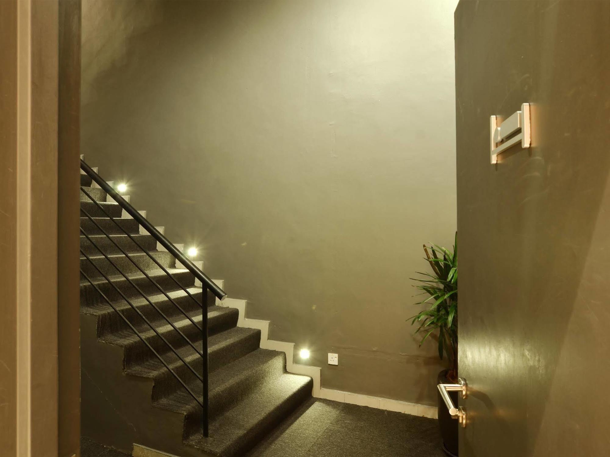 Chariton Hotel Alma Букит Мертаджам Екстериор снимка
